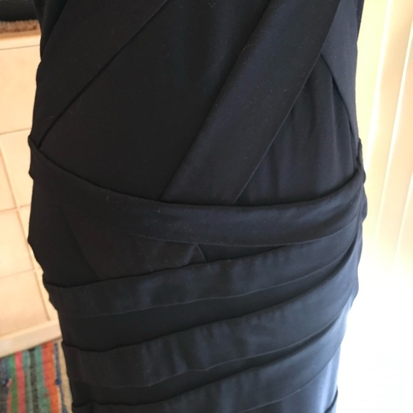 Elegant Black One-Shoulder Dress - Picture 3 of 4